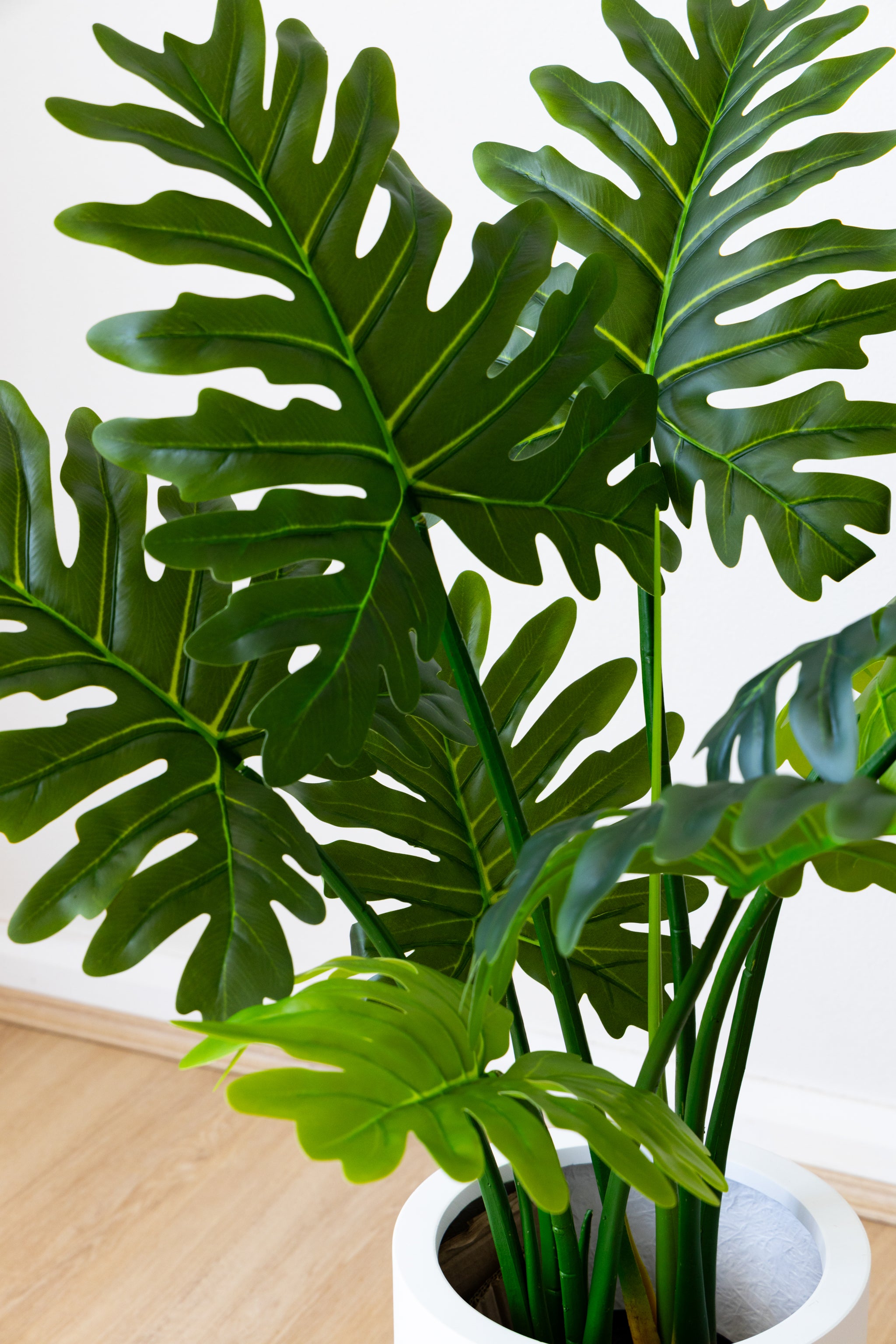 artificial philodendron 90cm Artificial Philodendron – Realistic Tropical Plant